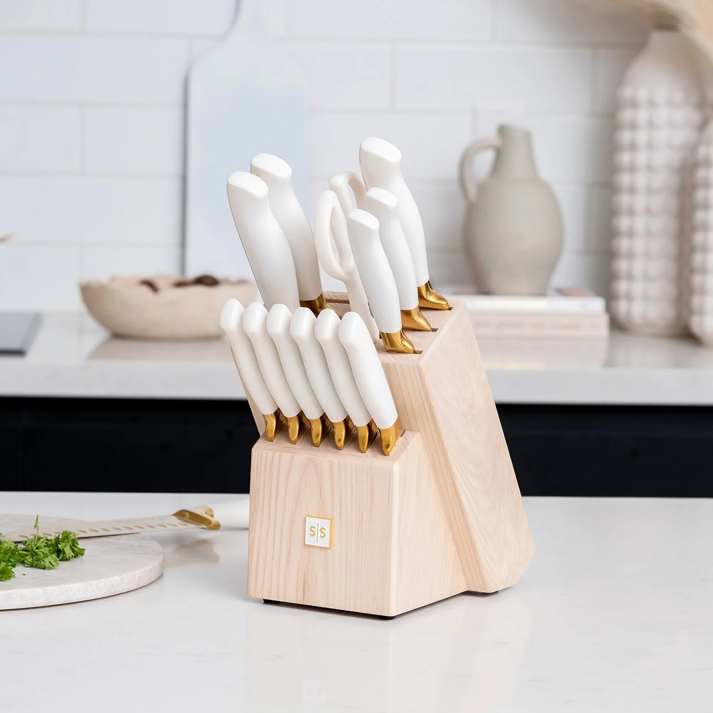 Styled Settings White and Gold Knife Set